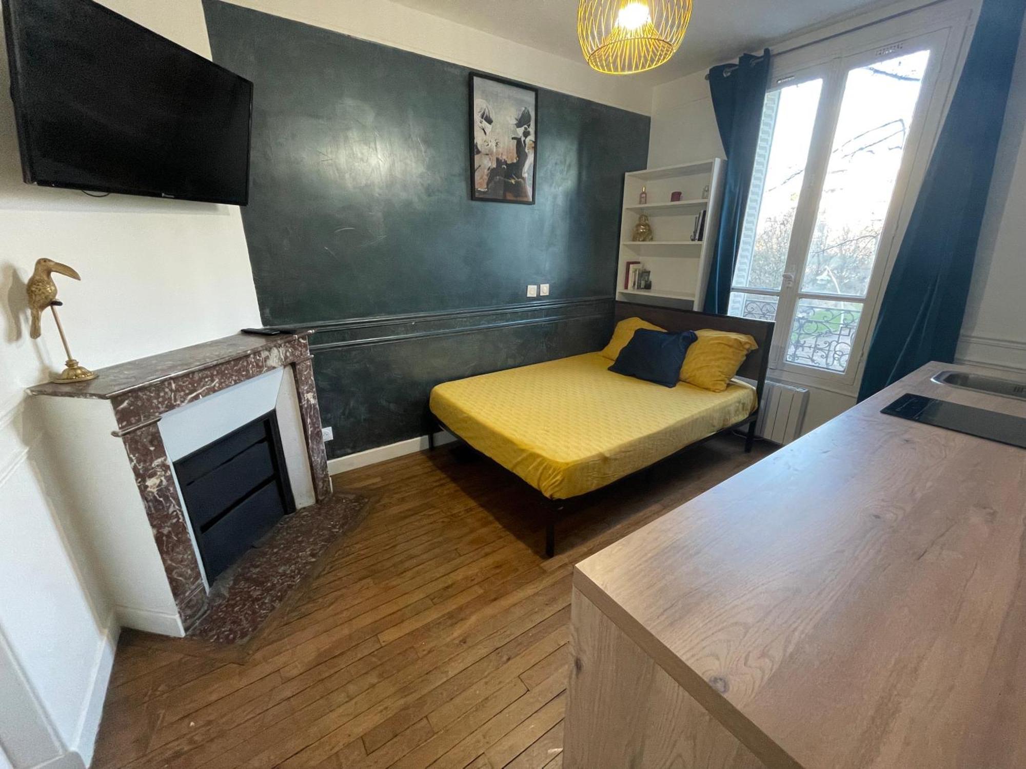 Vintage : Proche Paris Apartment